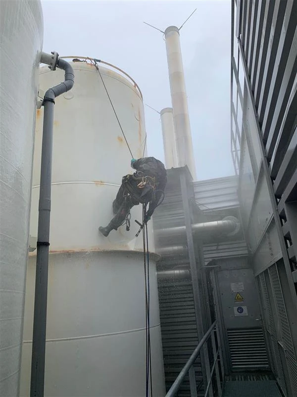 Intervention de cordistes MS Access pour un silo qui reprend des couleurs chez PROTECH LAV à Saint-Hermine (industrie) – 1